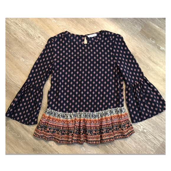 Beach lunch lounge cute bell sleeve top - Picture 2 of 3